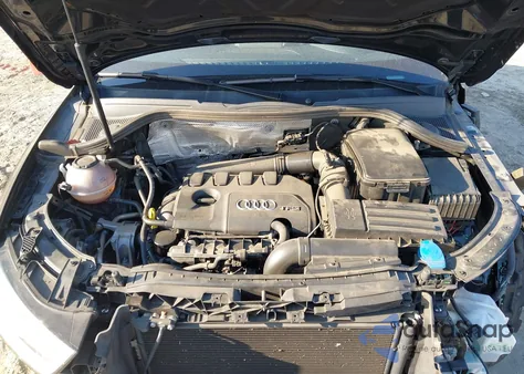 2018 Audi Q3 2.0T Premium/2.0T Sport Premium z USA, uszkodzony, nr VIN WA1ECCFS0JR007027